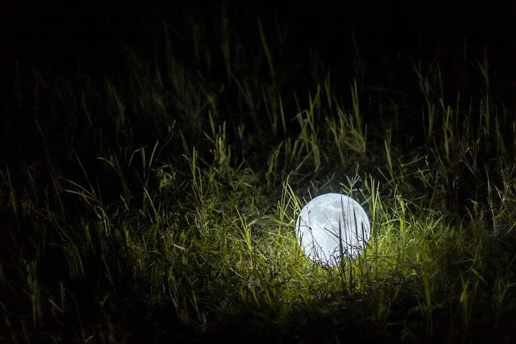 10 Best Light Up Golf Balls That Glow In The Dark For Nighttime Rounds