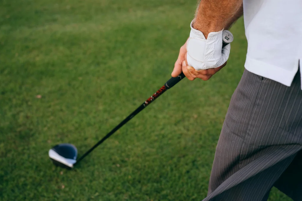 The 10 Finger Golf Grip: Benefits, Drawbacks & Who Should Use It
